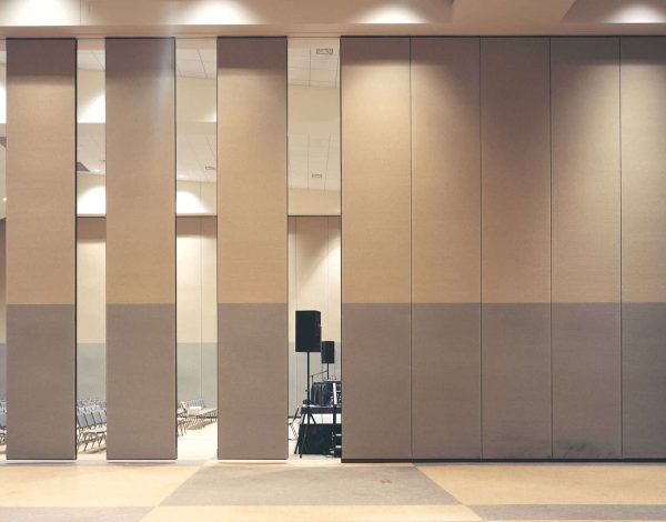 R (5) Aluminum Partitions